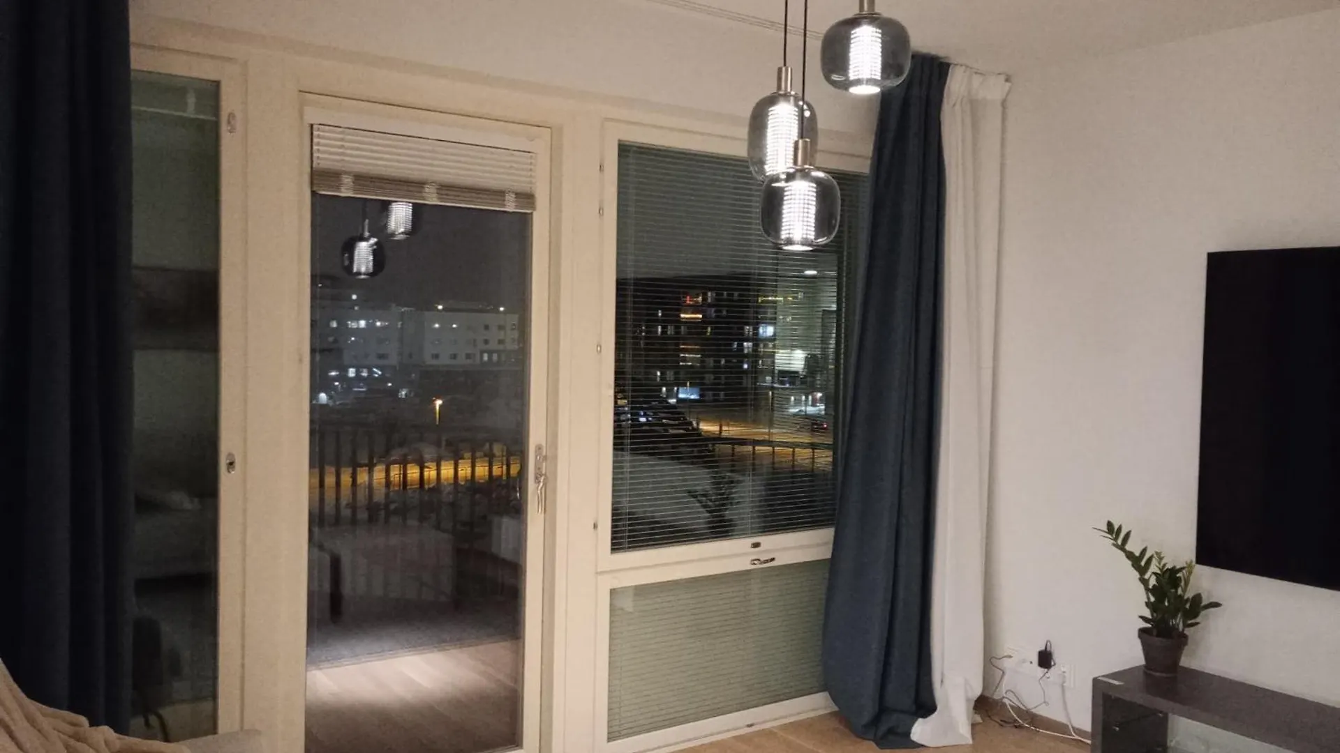 Daire Eco-Apartment & Balcony Near Mall Of Tripla, Helsinki